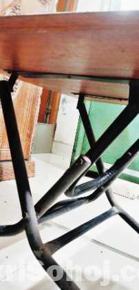 রিডিং/ডাইনিং টেবিল
